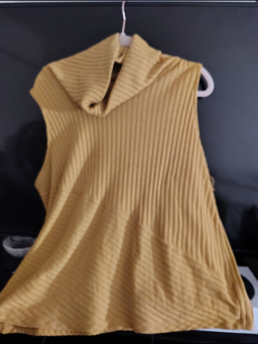 Sleeveless Ribbed Hooded Top - Mustard
